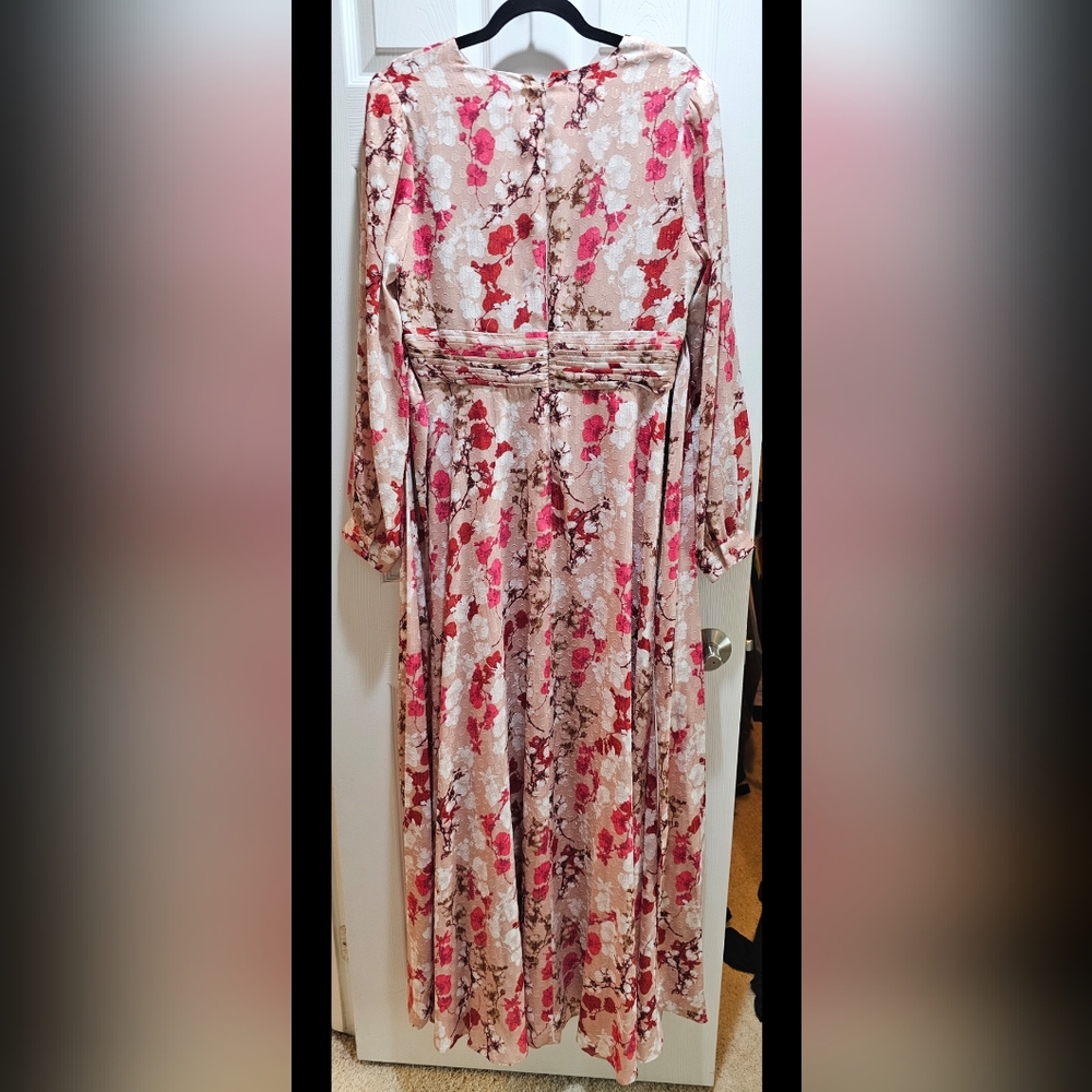 BCBGMAXAZRIA Floral Metallic Thread Maxi Dress Size 12 | $458 Retail - Picture 10 of 13